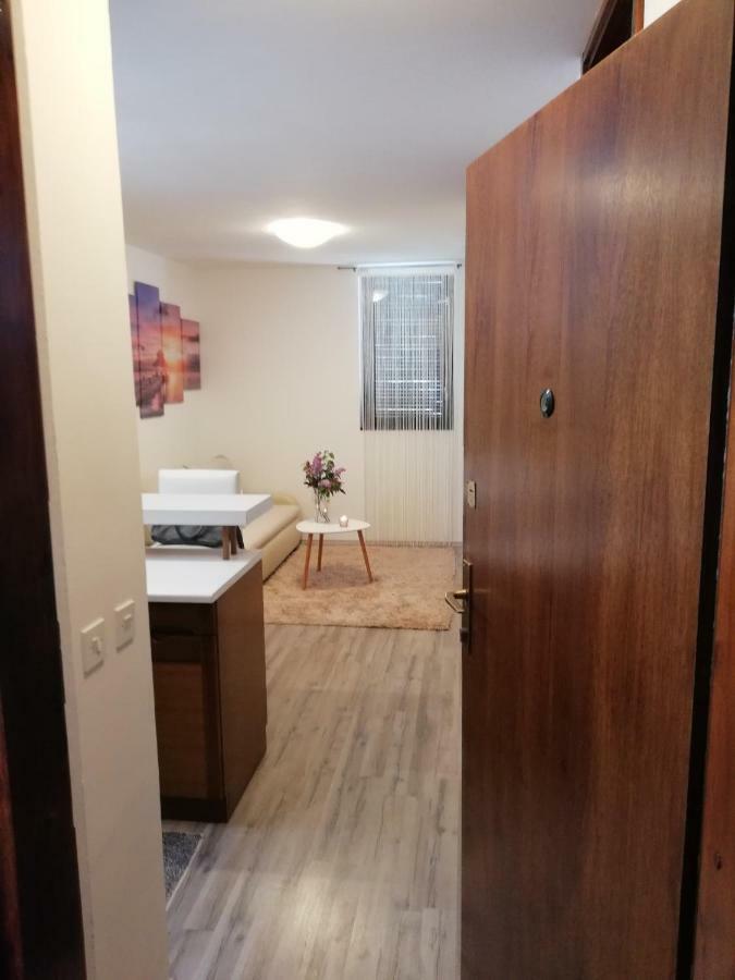 פורץ Nokturno Apartment, Self Check-In מראה חיצוני תמונה