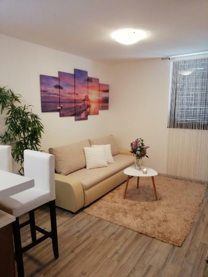 פורץ Nokturno Apartment, Self Check-In מראה חיצוני תמונה