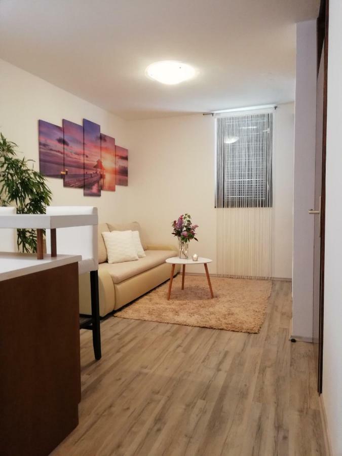 פורץ Nokturno Apartment, Self Check-In מראה חיצוני תמונה