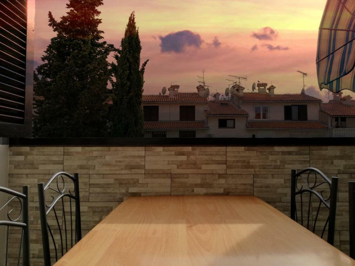 פורץ Nokturno Apartment, Self Check-In מראה חיצוני תמונה